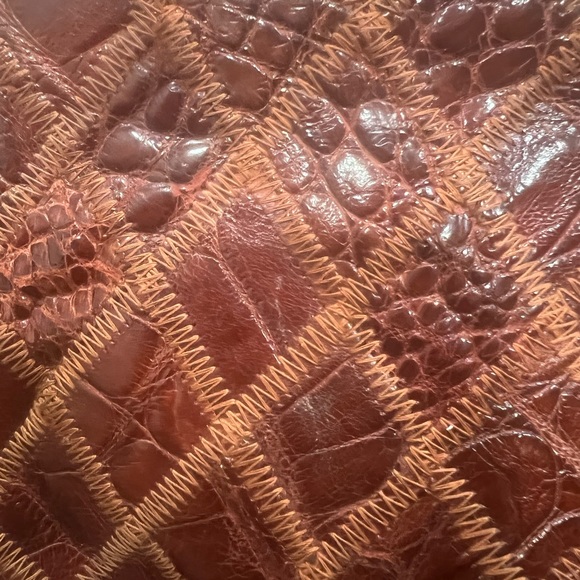Crocodile embossed clutch - Picture 4 of 15